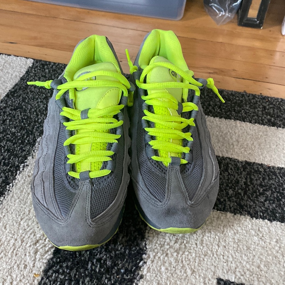 Nike ‘Grey Volt’ Airmax 95 sz 5.5Y